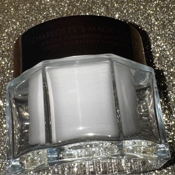 Charlotte Tilbury Magic Cream Anti-Aging Moisturizer 50mL - Picture 4 of 11